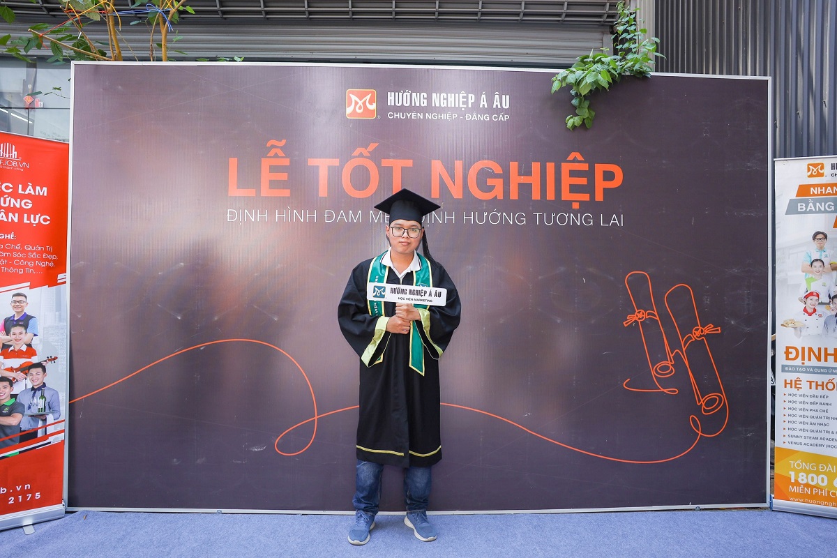 lễ tốt nghiệp học viện marketing