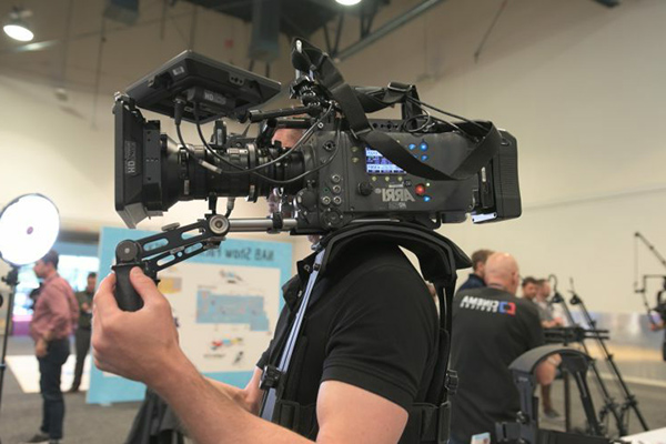 cách giảm rung khi quay handheld