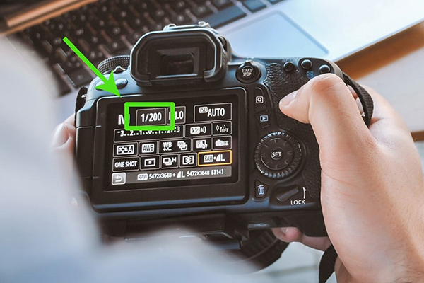 tốc độ màn trập là gì